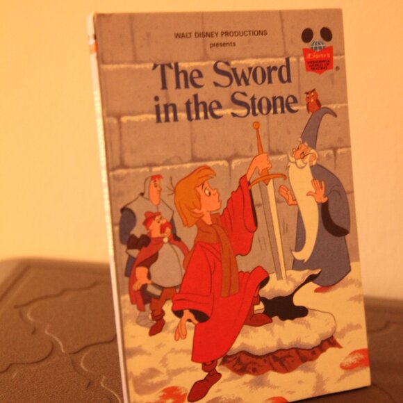First Edition of Disney's The Sword in the Stone children's book. - Picture 3 of 4